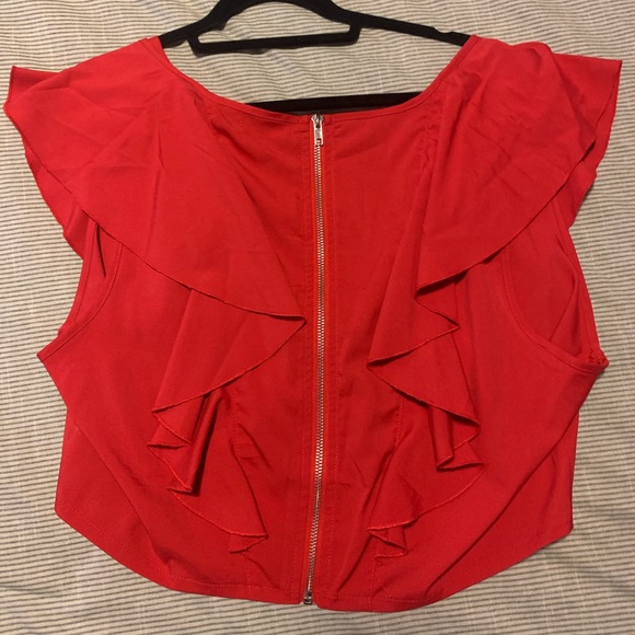 Pretty Little Thing- Red Crop Top - Picture 2 of 2